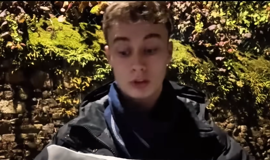 Jorge Rey, durante la emisión de uno de sus vídeos.