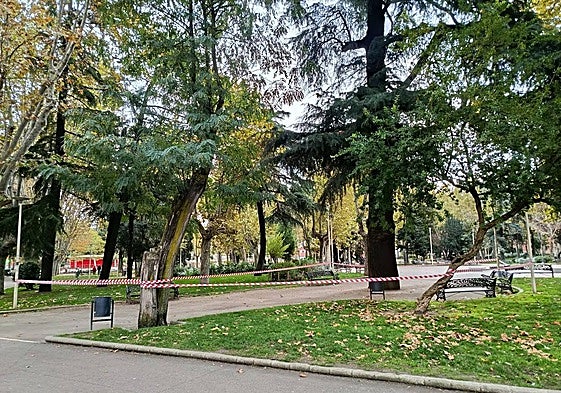 El parque de La Alamedilla cerrado este miércoles.