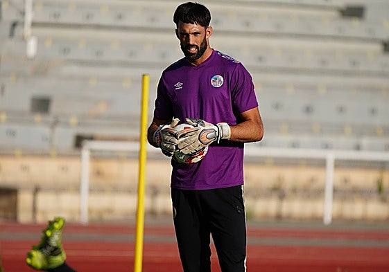 Villanueva se retira del entrenamiento por molestias y enciende las alarmas en el Salamanca UDS