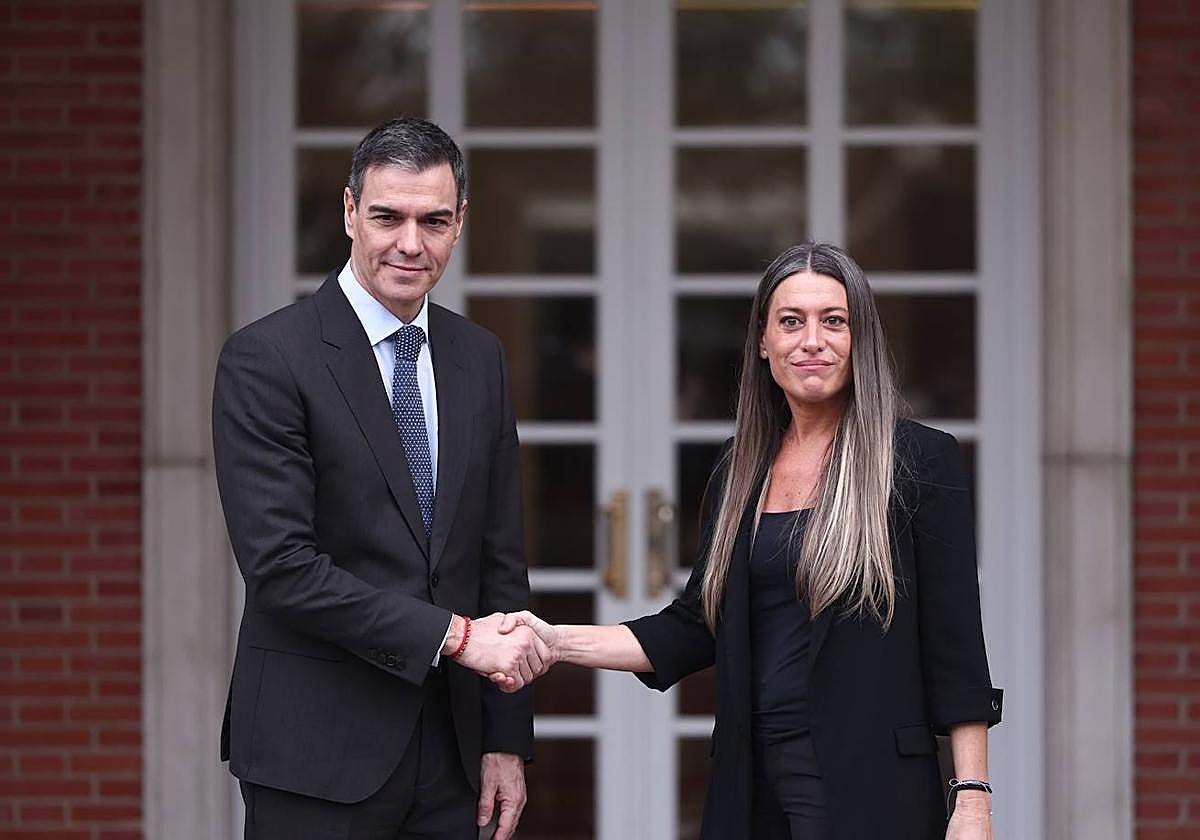 Pedro Sánchez y Miriam Nogueras.