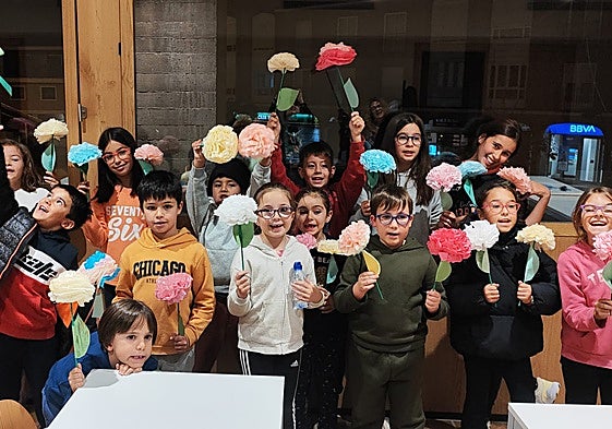 Taller de elaboración de flores en Carbajosa.