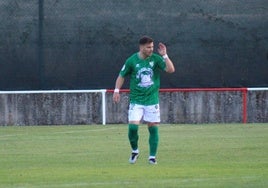El jugador del CD Guijuelo Kike López en su primer encuentro de la presente campaña ante el Bembibre.