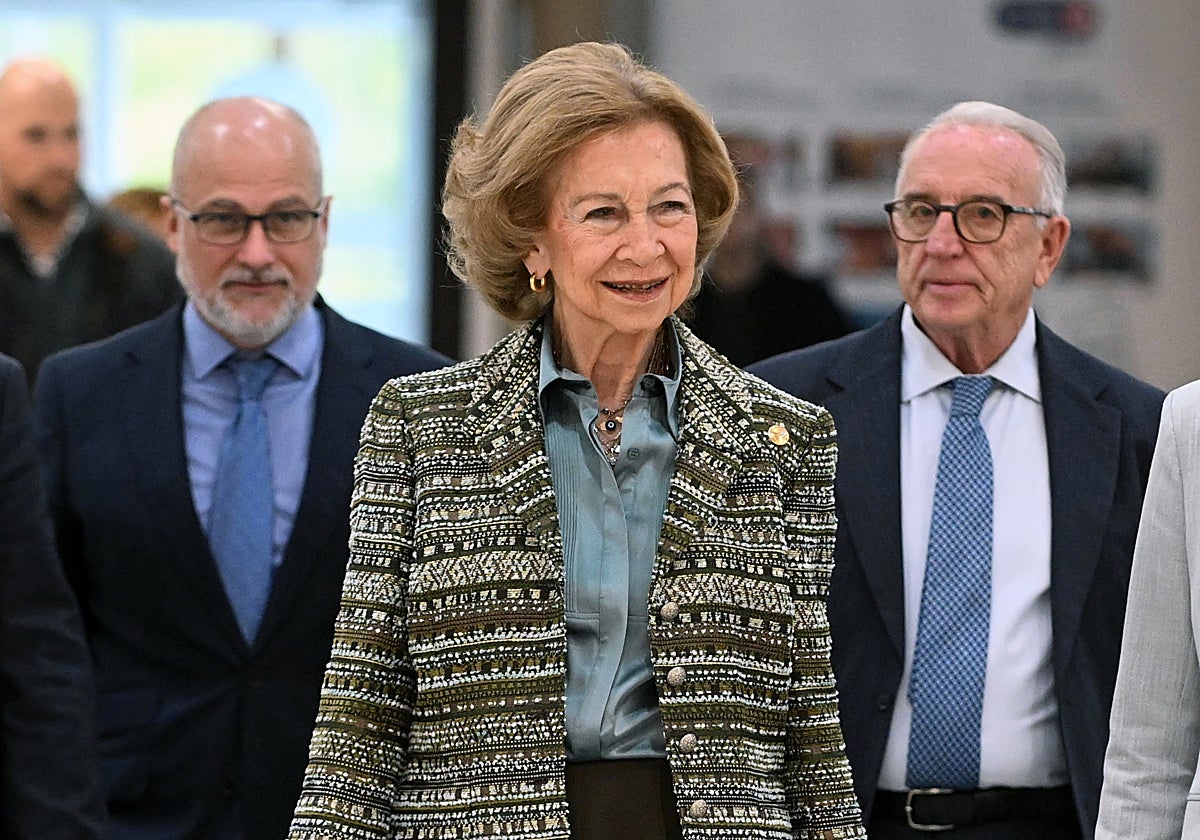 La reina Sofia a su llegada a la Gran Recogida del Banco de Alimentos.