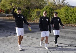 Servetti, Cristeto y Aimar, llegando al entrenamiento de este viernes.