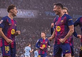 Lewandowski vuelve con hat-trick para recortar al Madrid