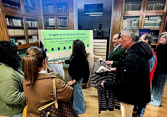 Imagen de la exposición de Cruz Roja ubicada en el Casino Obrero de Béjar desde esta tarde.