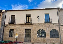 Fachada de la antigua biblioteca de Ledesma, un local que se transformará en cafetería.