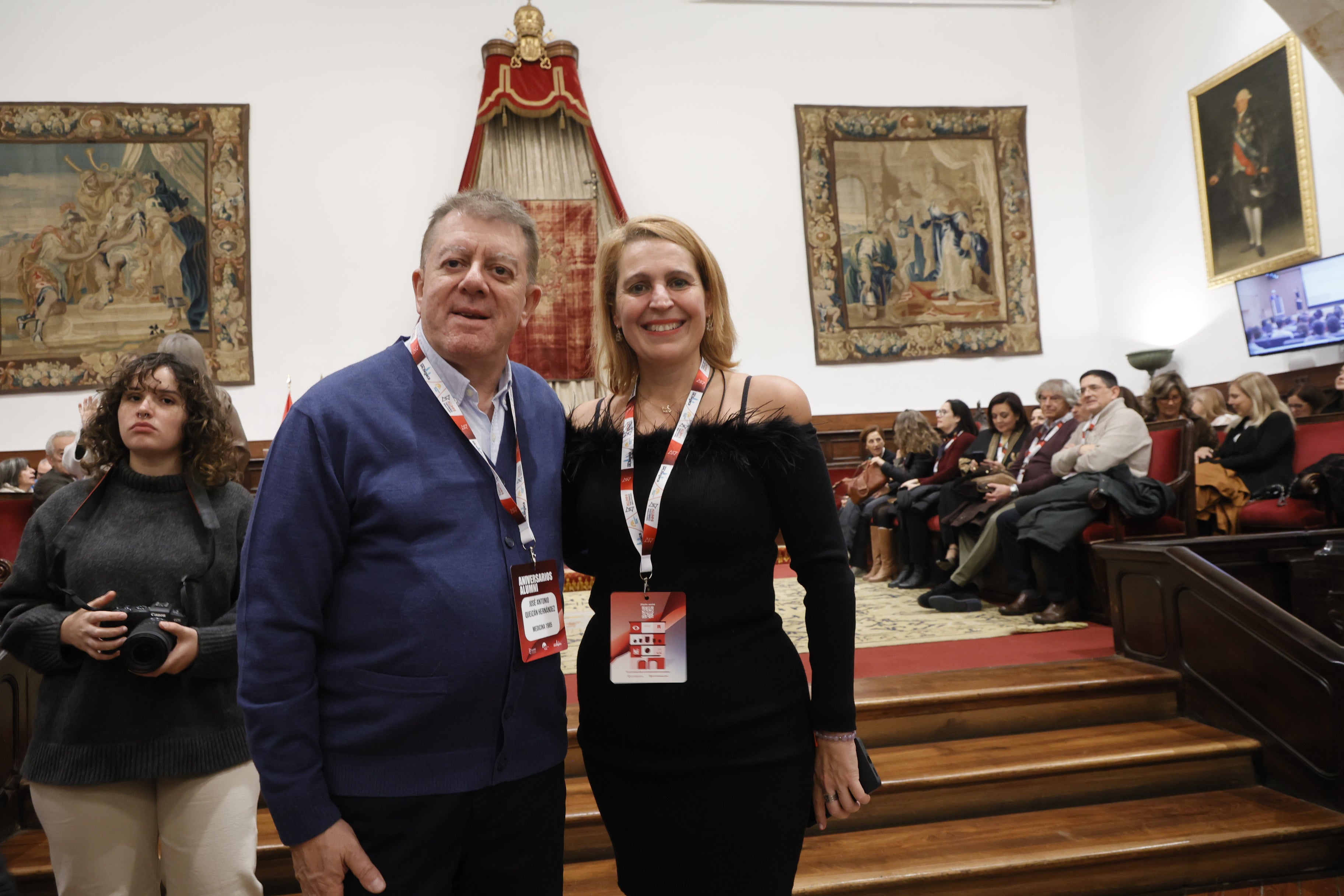 El Paraninfo revive las risas de los antiguos alumnos cuatro décadas después