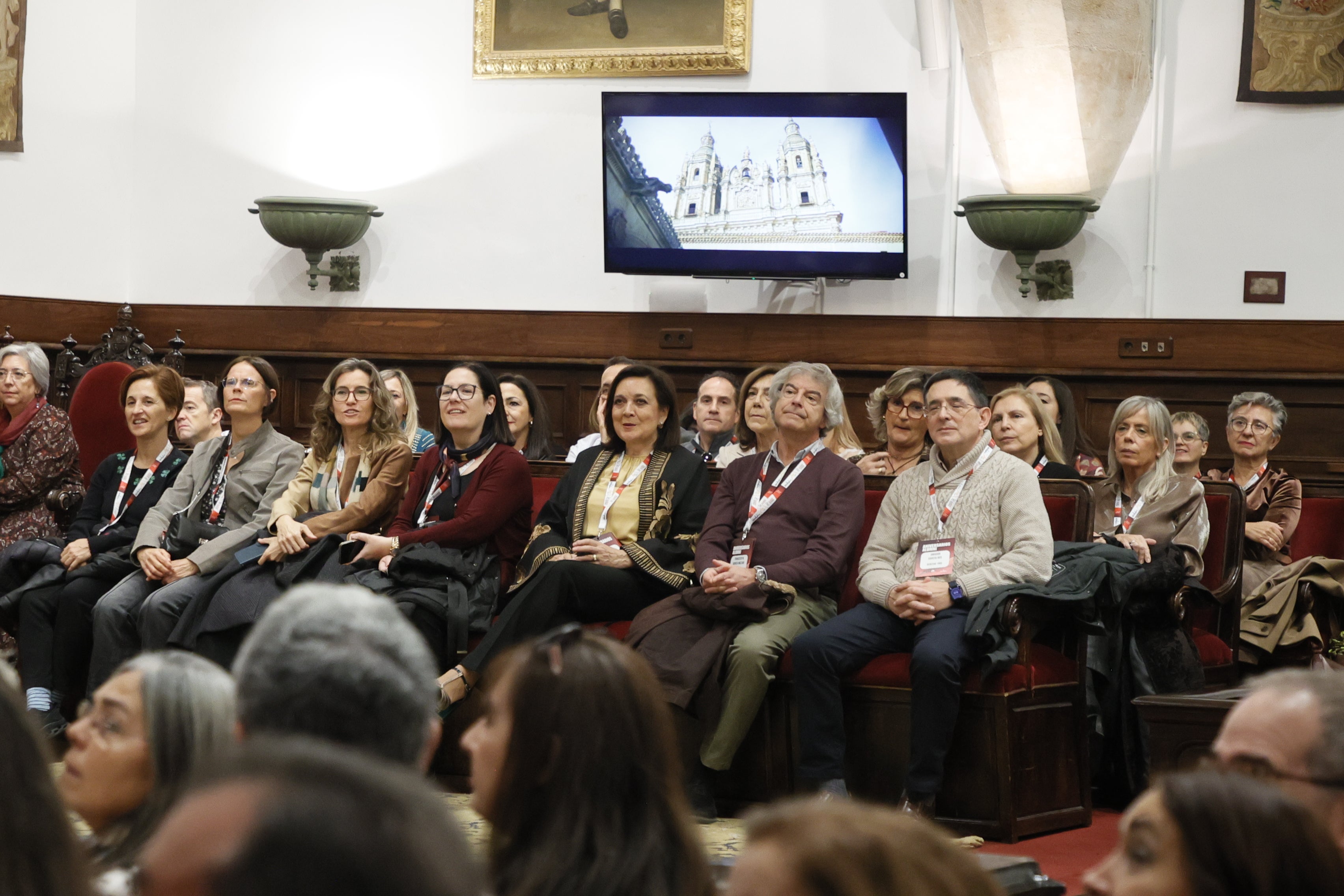 El Paraninfo revive las risas de los antiguos alumnos cuatro décadas después