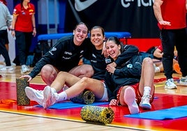 Iyana Martín, Andrea Vilaró y Claudia Soriano, en un entrenamiento con la selección.