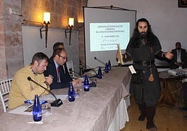 Sergio Cardoso abrió el acto inaugural con un tinte de creatividad y atmósfera medieval.