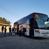 Un autobús, en San Miguel de Valero.
