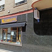 Imagen de la administración de lotería de León en la que se ha vendido uno de los boletos premiados.