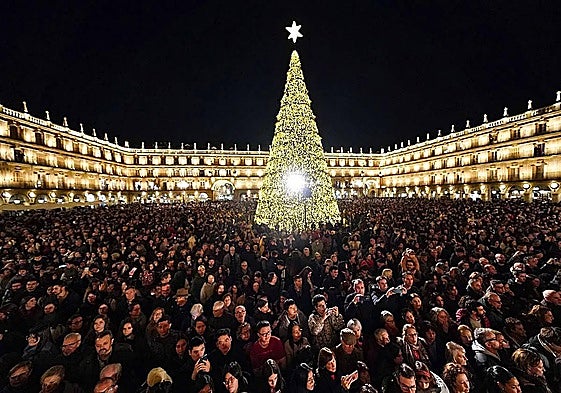 El encendido del alumbrado navideño en la Plaza Mayor el año pasado.