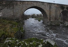 Así se encuentra el río Tormes a su paso por Puente del Congosto tras las intensas lluvias de este jueves