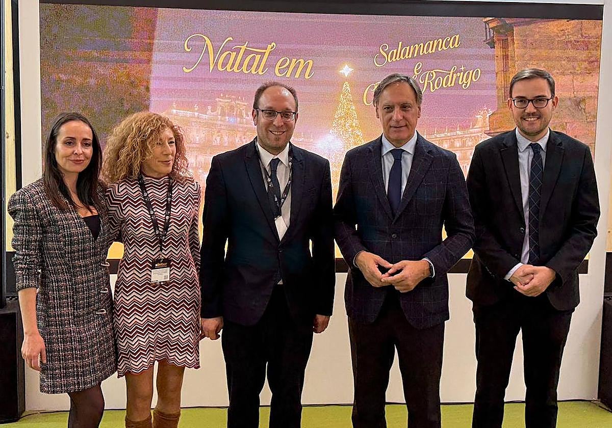 Alcaldes y concejales de Salamanca y Ciudad Rodrigo, durante la presentación conjunta en la feria INTUR de Valladolid.