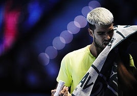 Carlos Alcaraz sucumbe ante el 'Maestro' Sinner en Turín