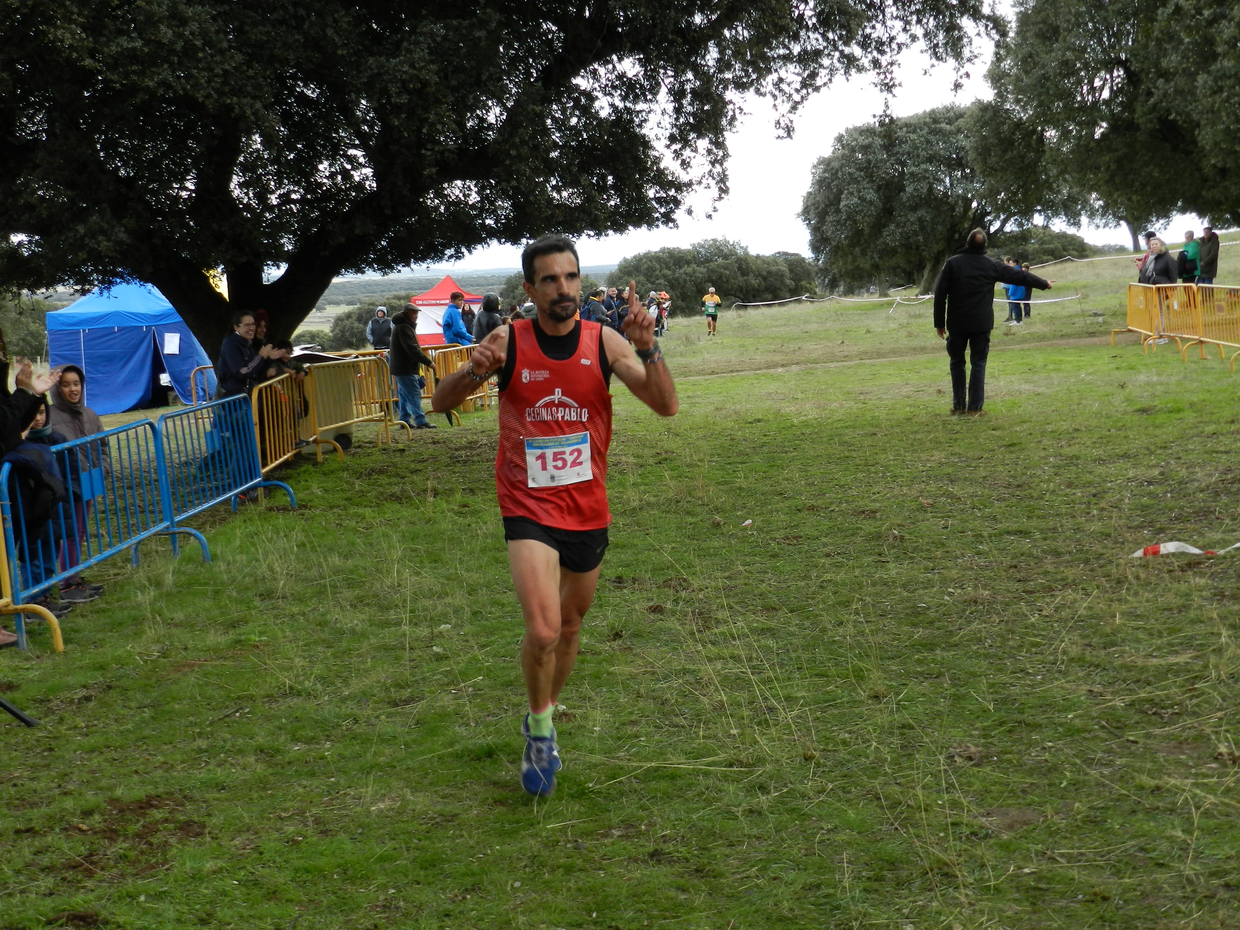 Fiesta del campo a través en Castro Enríquez: inicio de los Juegos Escolares y Carrera Popular Taurina