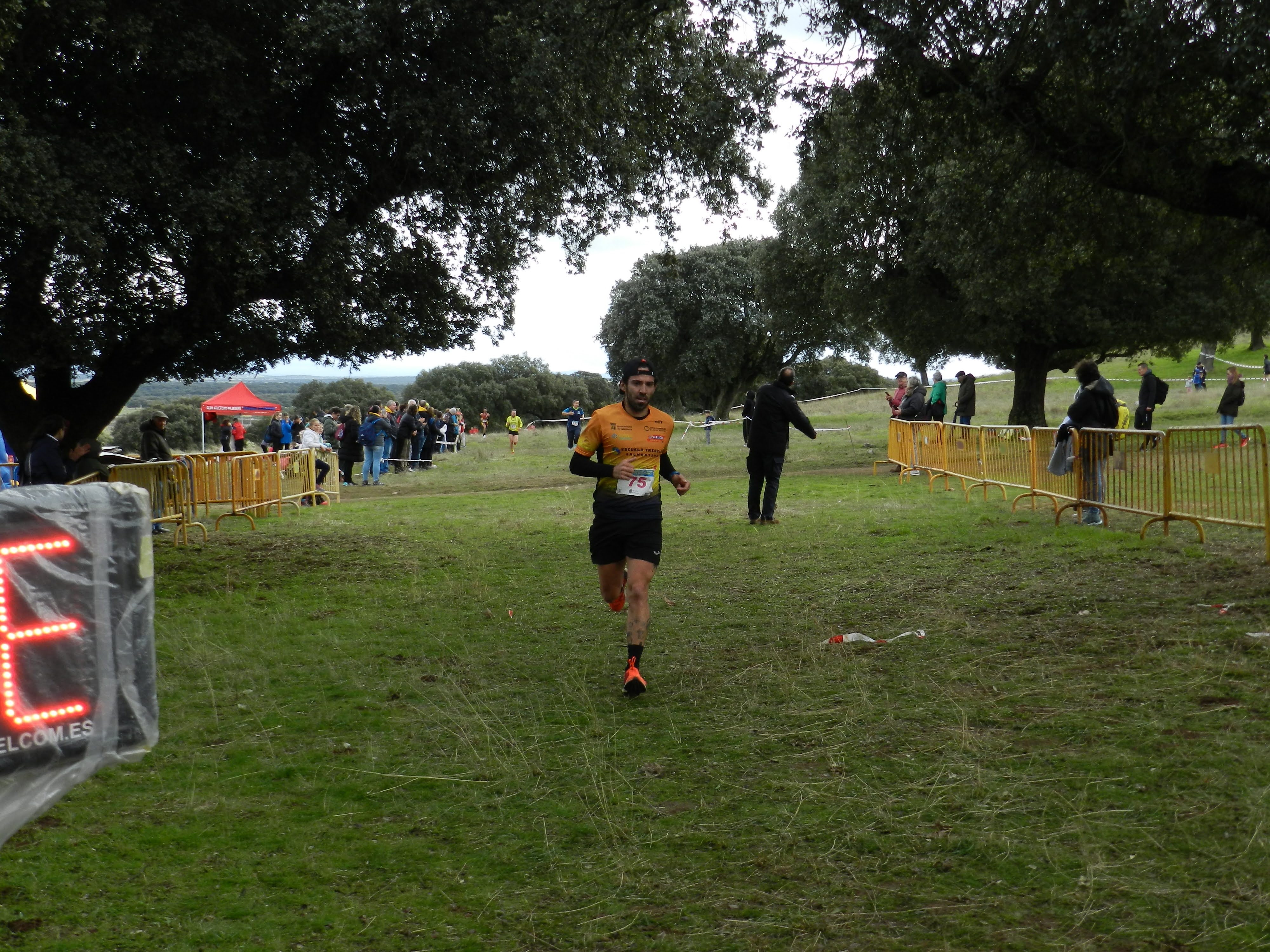 Fiesta del campo a través en Castro Enríquez: inicio de los Juegos Escolares y Carrera Popular Taurina