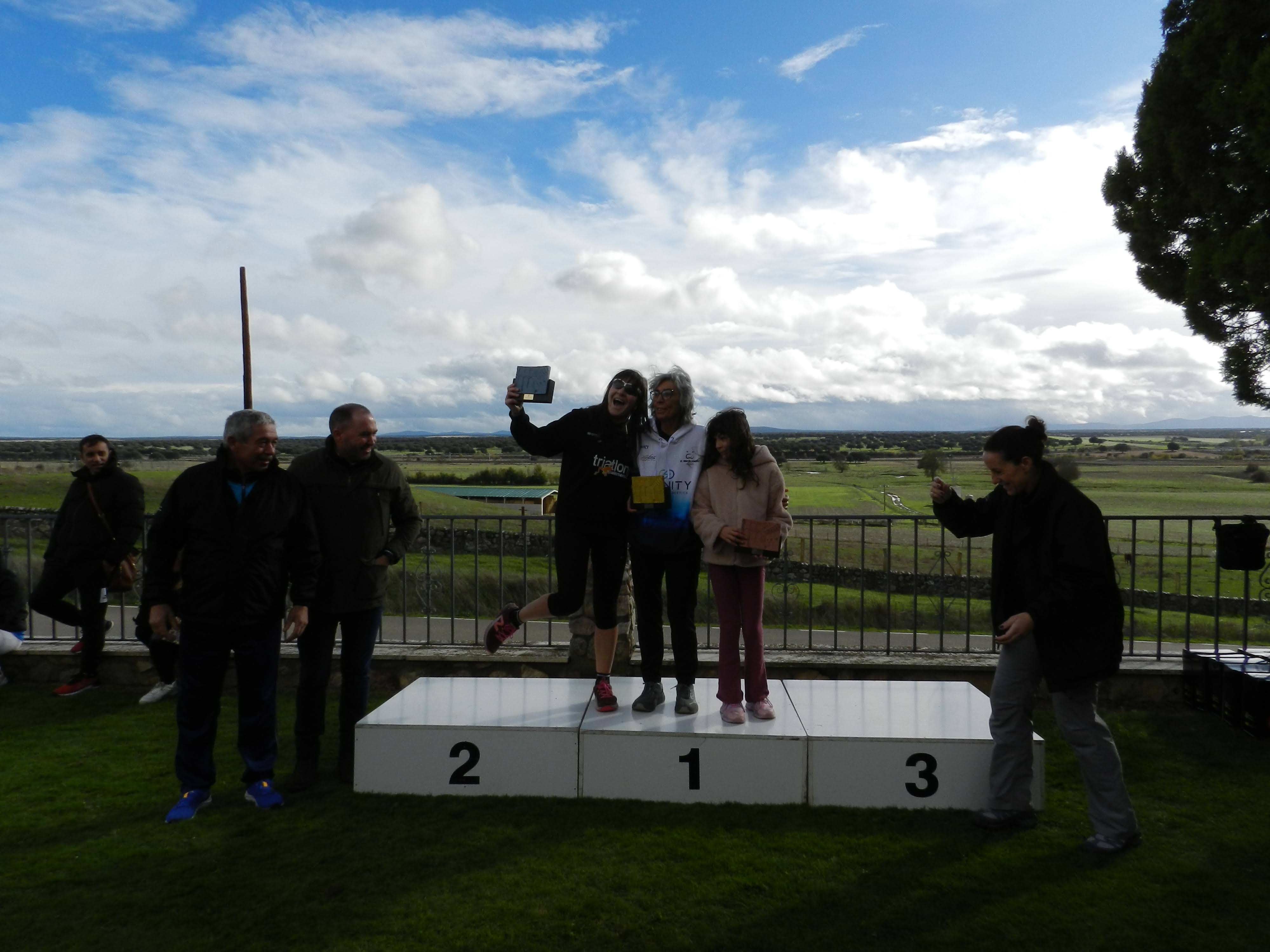 Fiesta del campo a través en Castro Enríquez: inicio de los Juegos Escolares y Carrera Popular Taurina