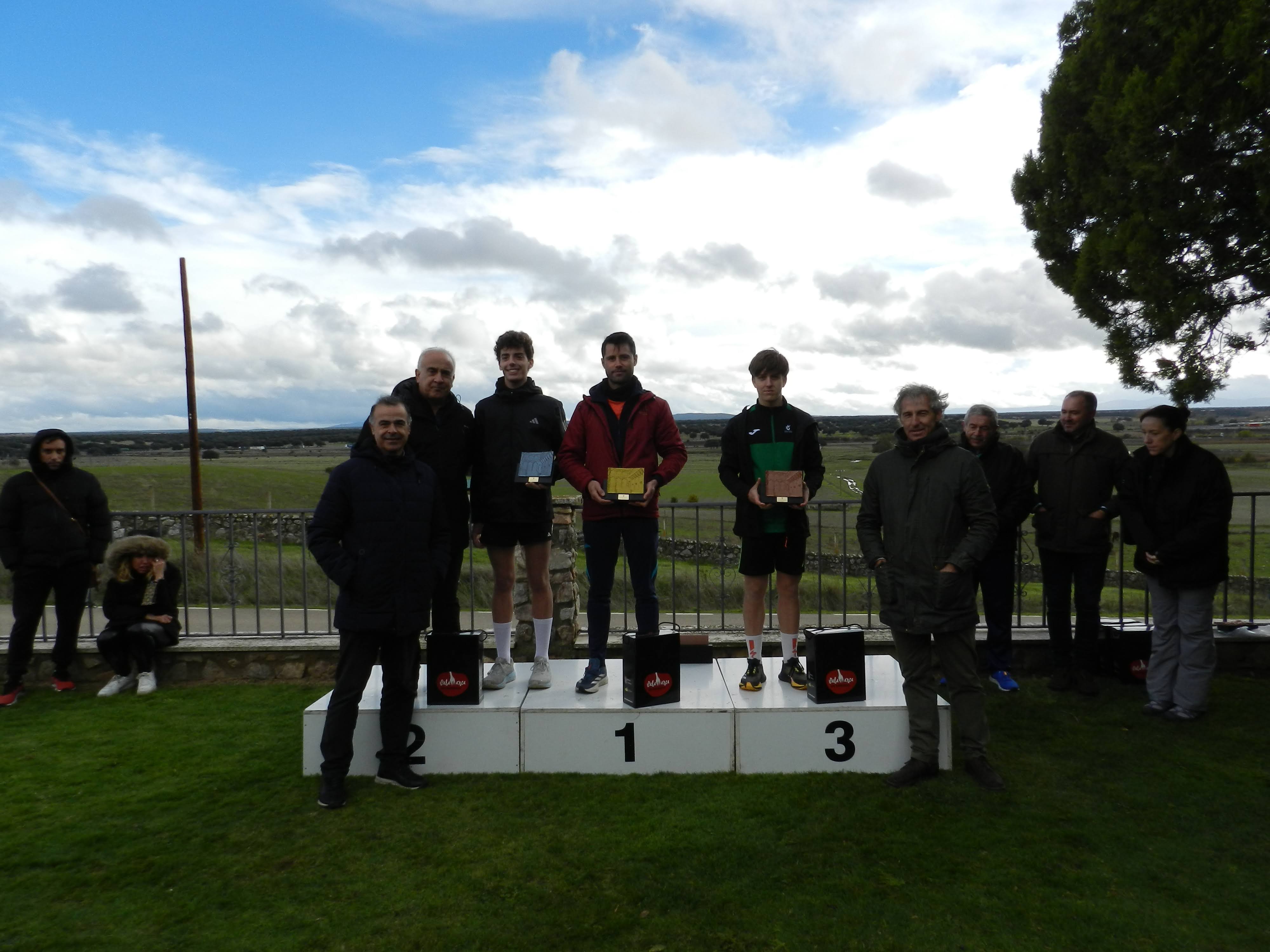Fiesta del campo a través en Castro Enríquez: inicio de los Juegos Escolares y Carrera Popular Taurina