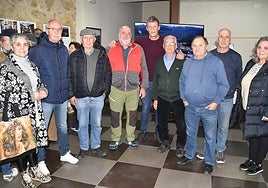 Extrabajadores, colaboradores y autoridades en la inauguración de la exposición sobre El Navazo.