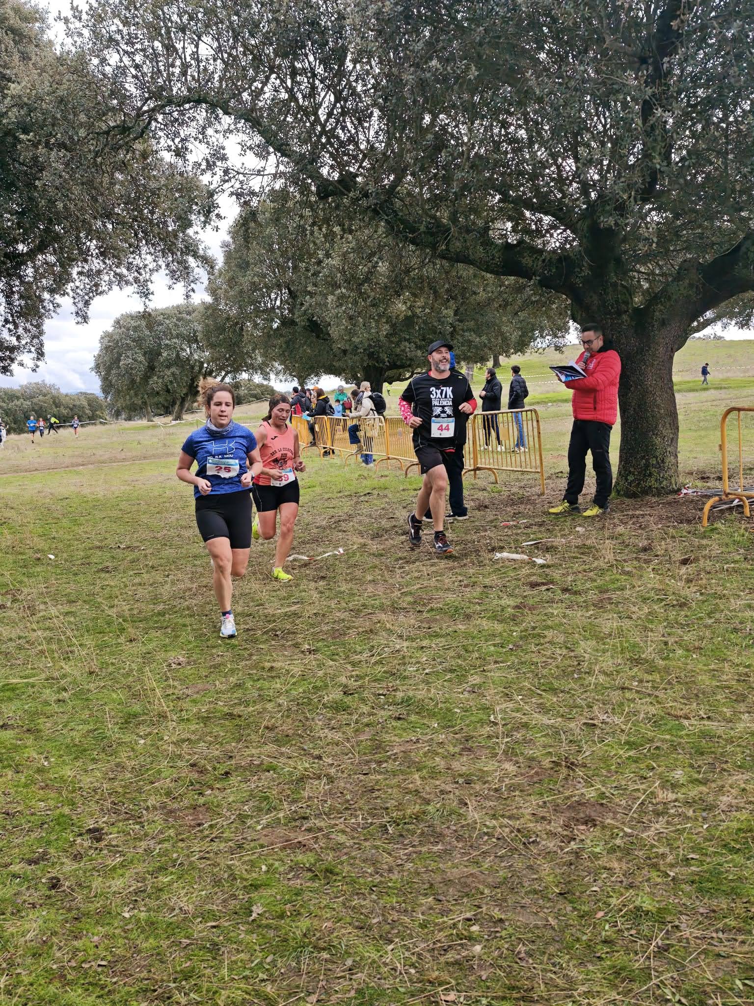 Fiesta del campo a través en Castro Enríquez: inicio de los Juegos Escolares y Carrera Popular Taurina