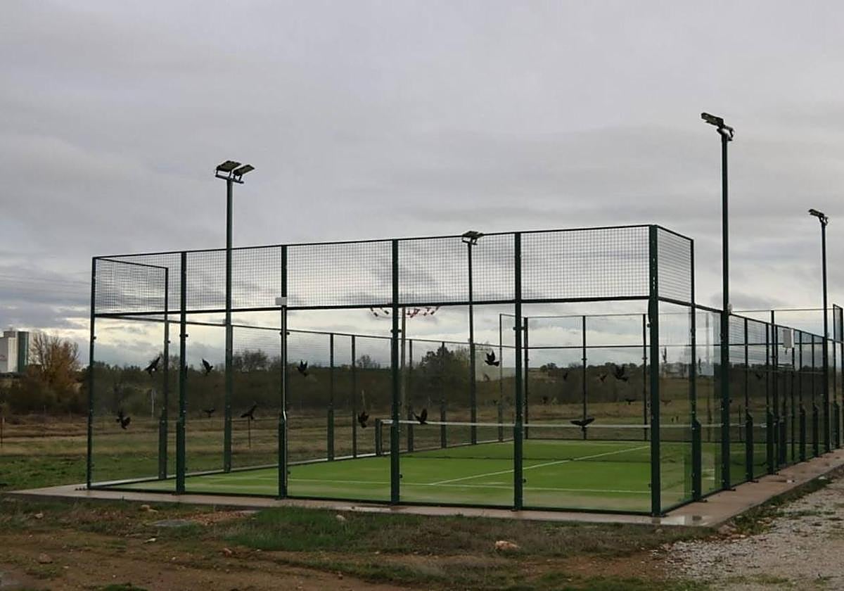Pista de pádel finalizada y abierta al público en Vitigudino.