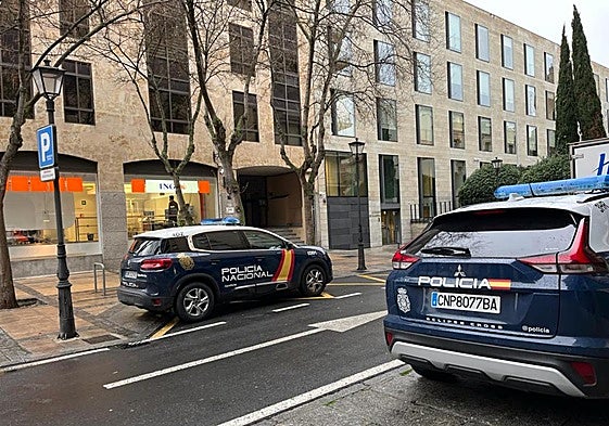 Dotaciones de la Policía Nacional, en el Juzgado de Guardia de Salamanca.