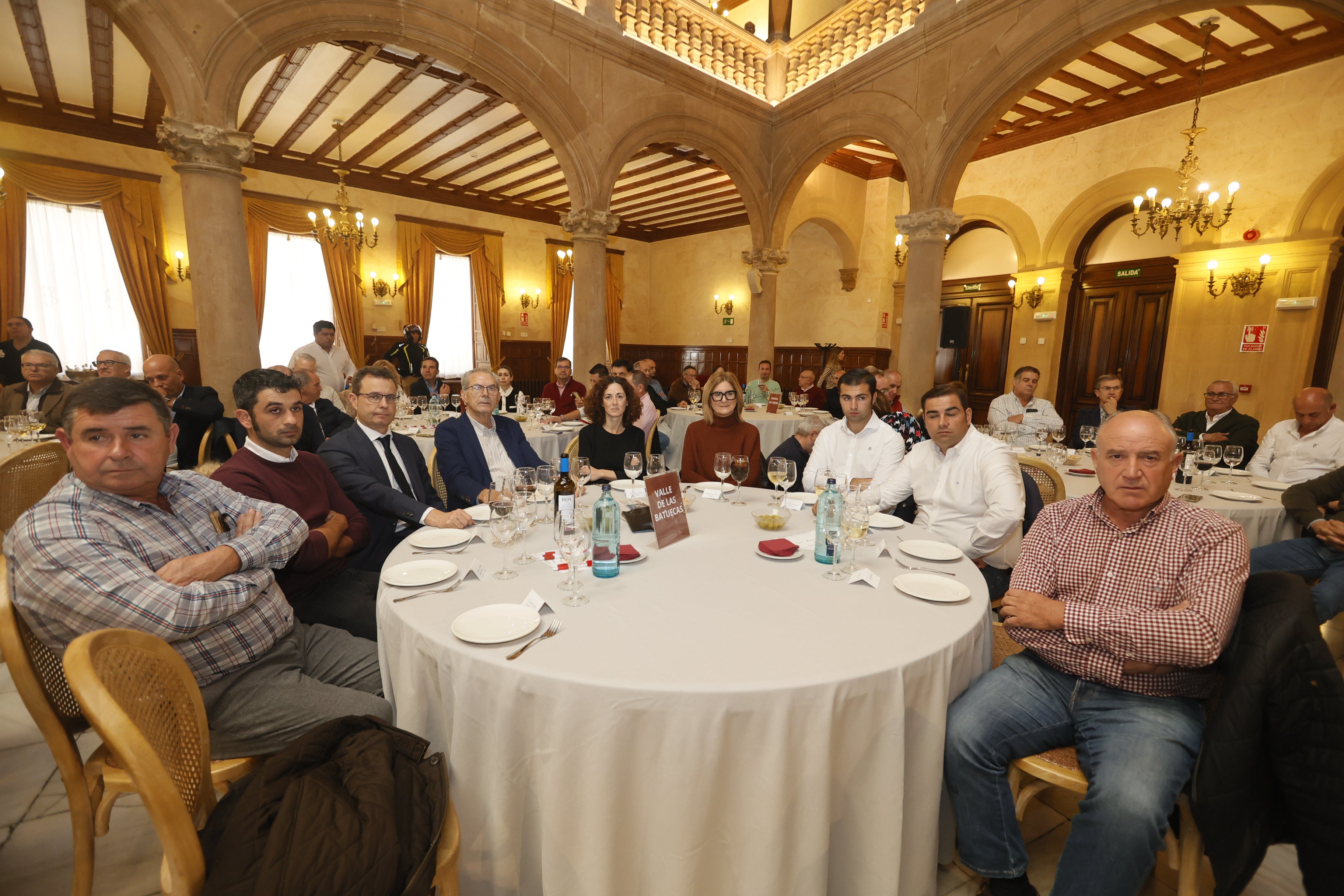 Desiderio Ceferino (Los Trece Hermanos), Jorge Tapia (Ganadería Tacal), José Manuel Matilla (Unicaja), Rafael Sánchez (Cobadu), Mónica Ponte (LA GACETA), Roberto Garrido Domínguez y Roberto Garrido Gómez (Agropecuaria Rivera de Pereña) y Juan Sanz (Agromontes).