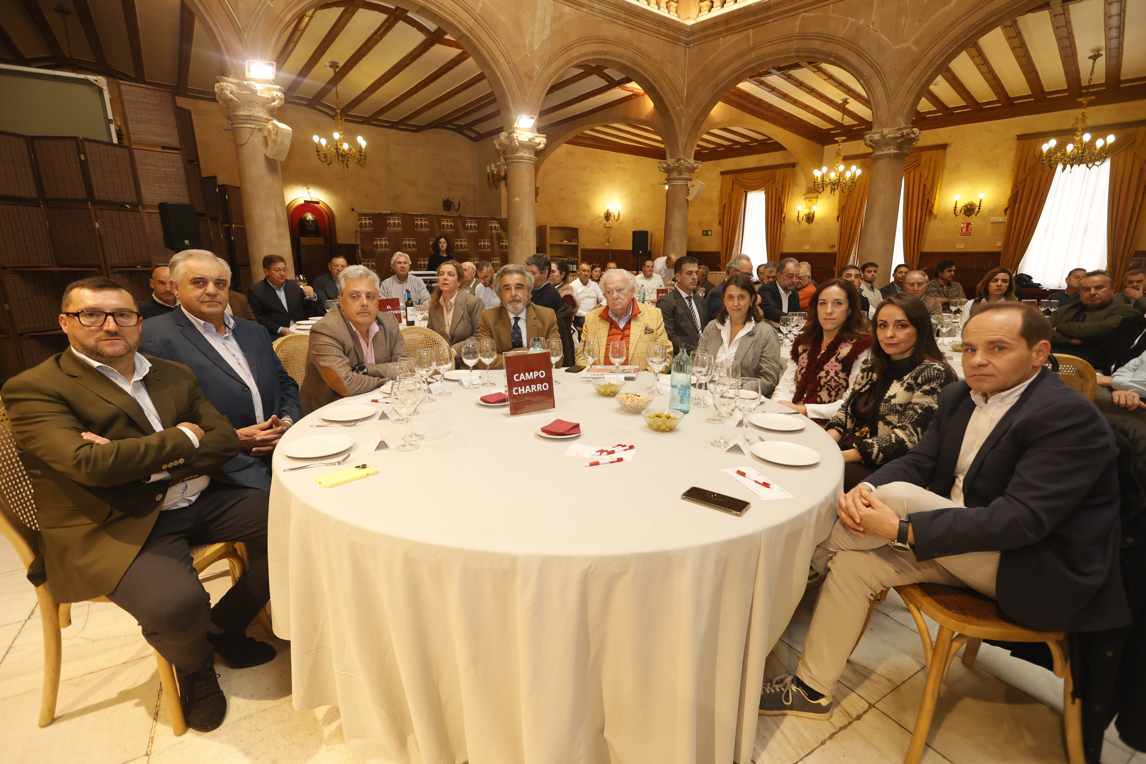 Santiago Castañeda y José Roque (Diputación), Manuel Fernández y Javier García Presa (JCyL), Fernando Fernández de Trocóniz (GRUPOSA), Susana Magdaleno (LA GACETA), Pilar Sánchez (Diputación) , Carmen Seguín (Ayuntamiento de Salamanca) y César Calzada (JCyL).
