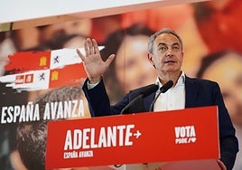 El expresidente del Gobierno, José Luis Rodríguez Zapatero, en su último mitin en Salamanca.
