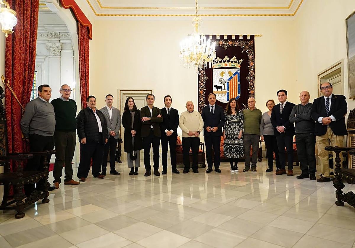 Representantes municipales, de asociaciones y entidades que colaboran en el proyecto liderado por el Ayuntamiento.