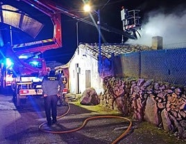 La Guardia Civil de Salamanca y los Bomberos de la Diputación de Salamanca, en el lugar del incidente.