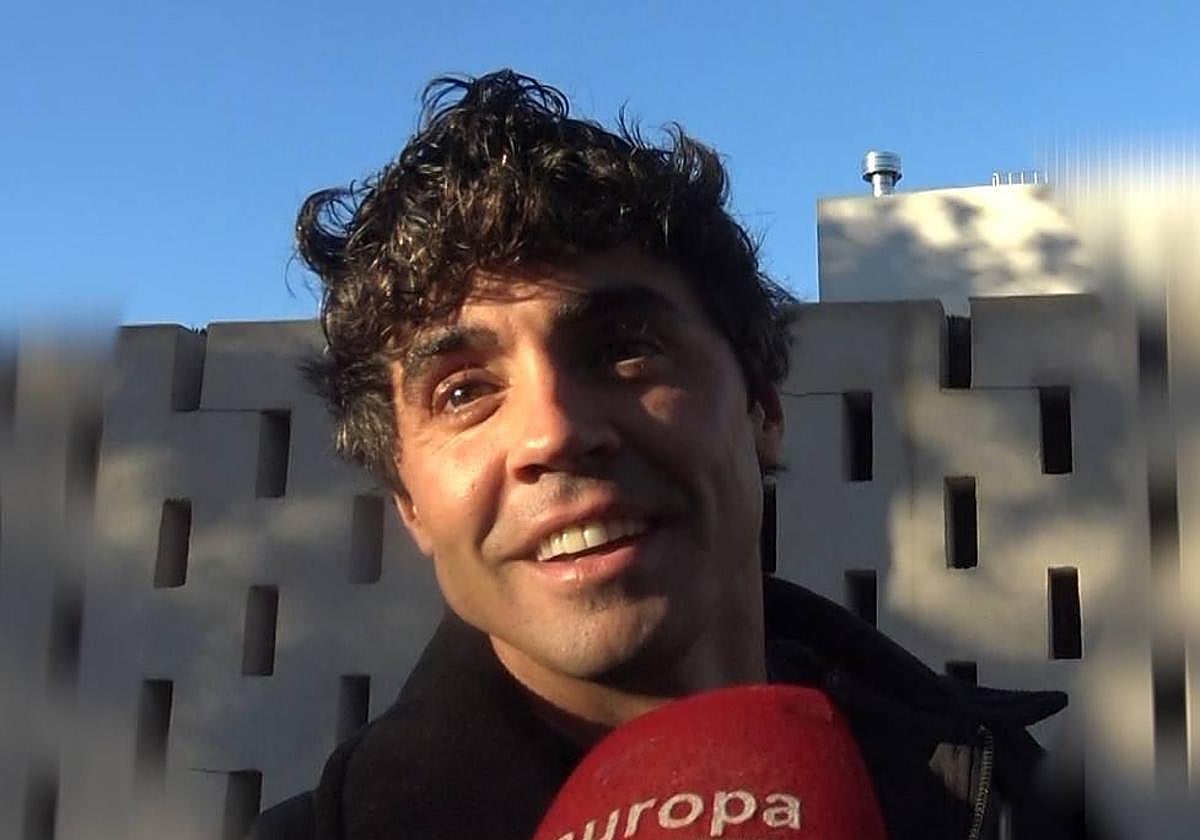 Javier Ambrossi, ante el micrófono de Europa Press.