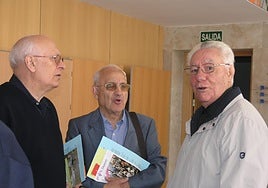 Leoncio Redero, a la derecha, en una visita a Salamanca.