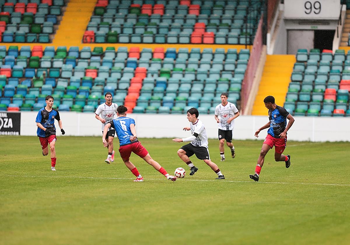 Encuentro del juvenil A este pasado sábado en el Helmántico frente al Puente Castro.