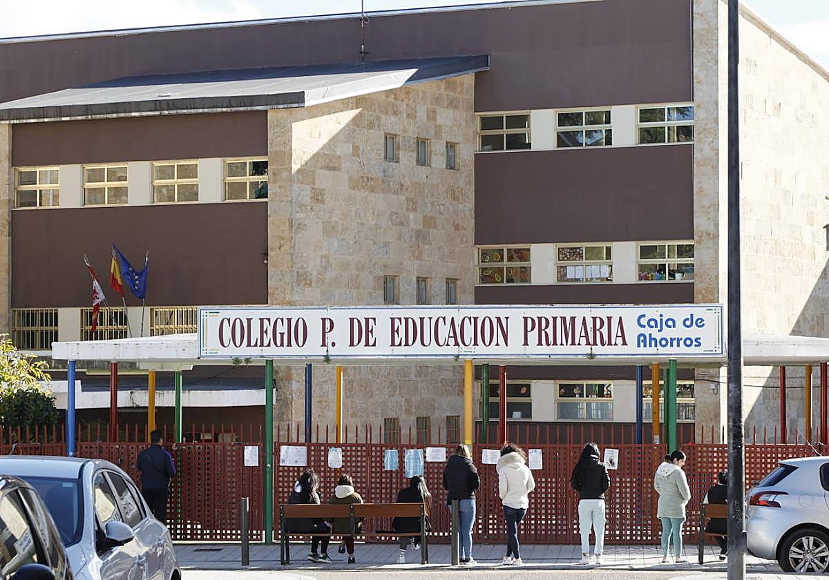 El colegio Caja de Ahorros, en El Rollo.