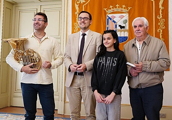 Olaf Jiménez, Ángel Fernández, Victoria Hernández y Víctor Moro, en la presentación del concierto de la Joven Orquesta Ciudad de Salamanca.