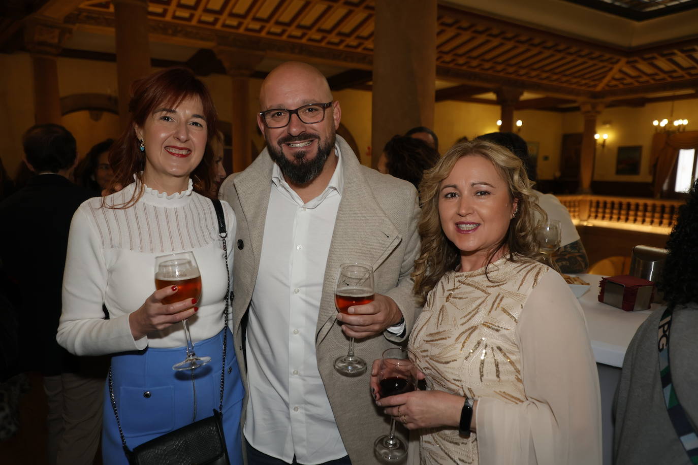 Veteranas y noveles en el gran día de la Farmacia salmantina
