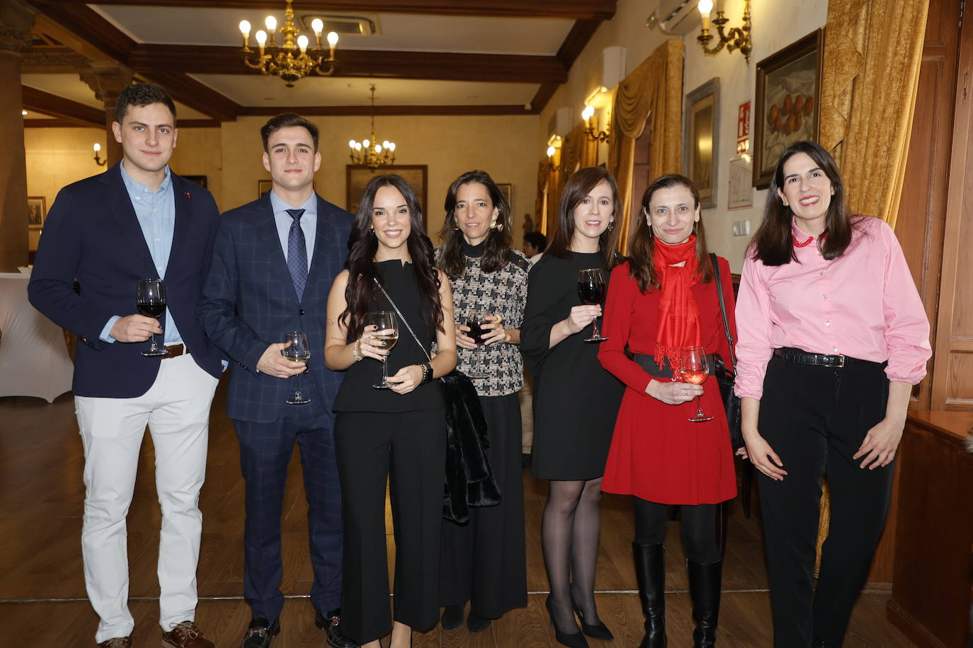 Veteranas y noveles en el gran día de la Farmacia salmantina