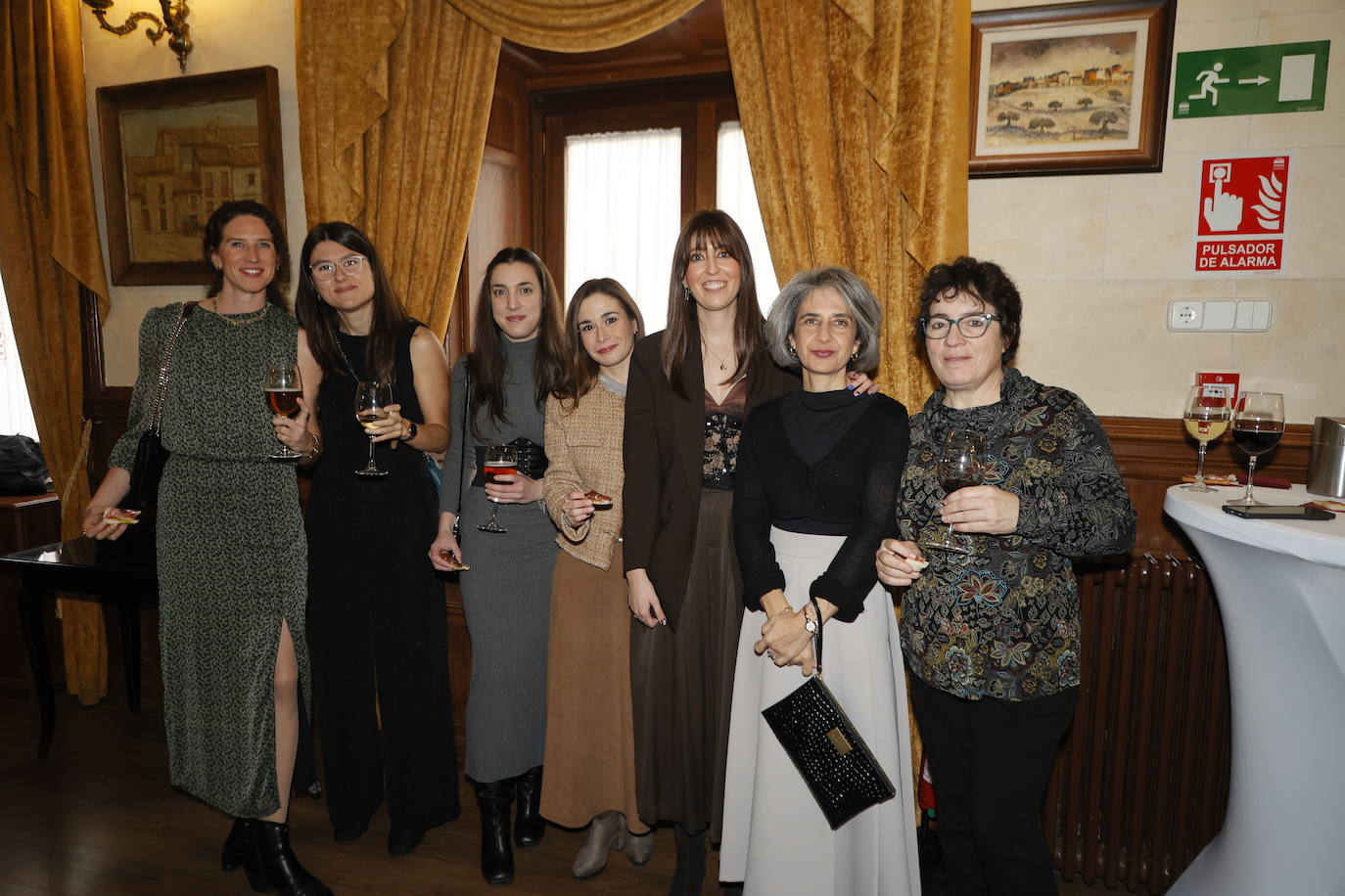 Veteranas y noveles en el gran día de la Farmacia salmantina