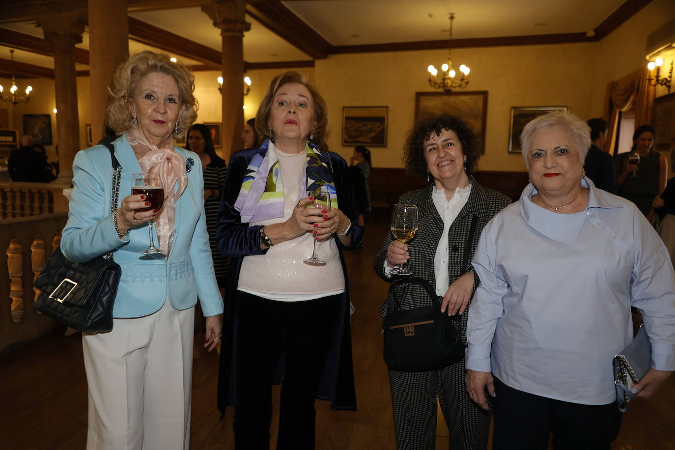 Veteranas y noveles en el gran día de la Farmacia salmantina