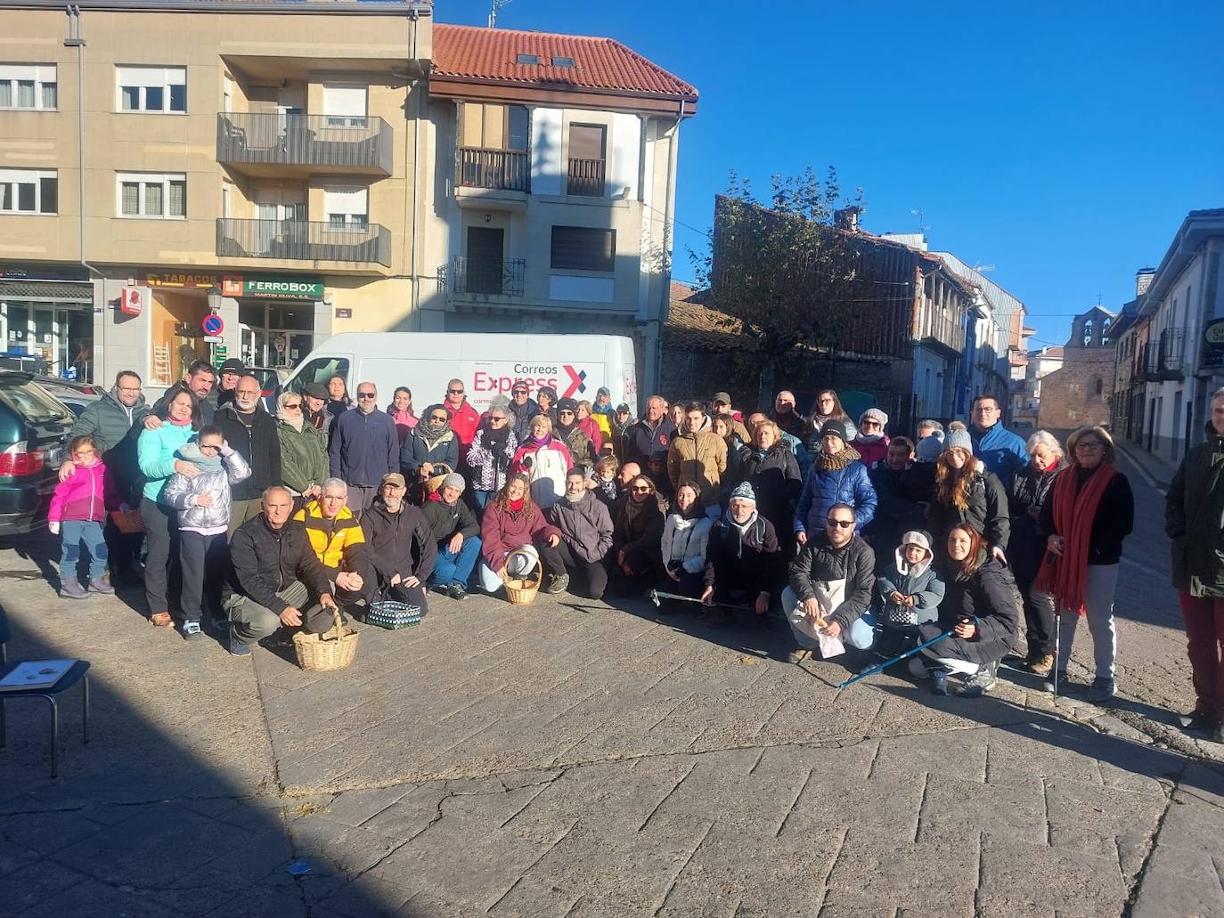 Linares de Riofrío disfruta de su jornada micológica pese al mal año de setas