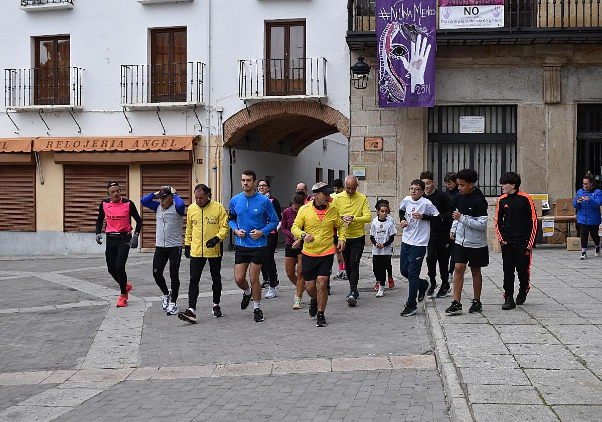 Imagen principal - Alba de Tormes recauda 130 kilos de productos para el Banco de Alimentos