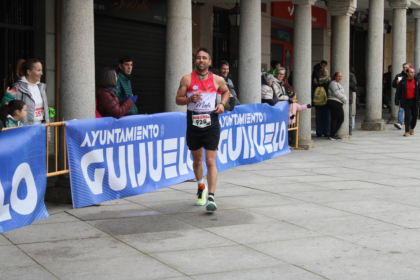 Guijuelo disfruta con su jamón velo más solidario