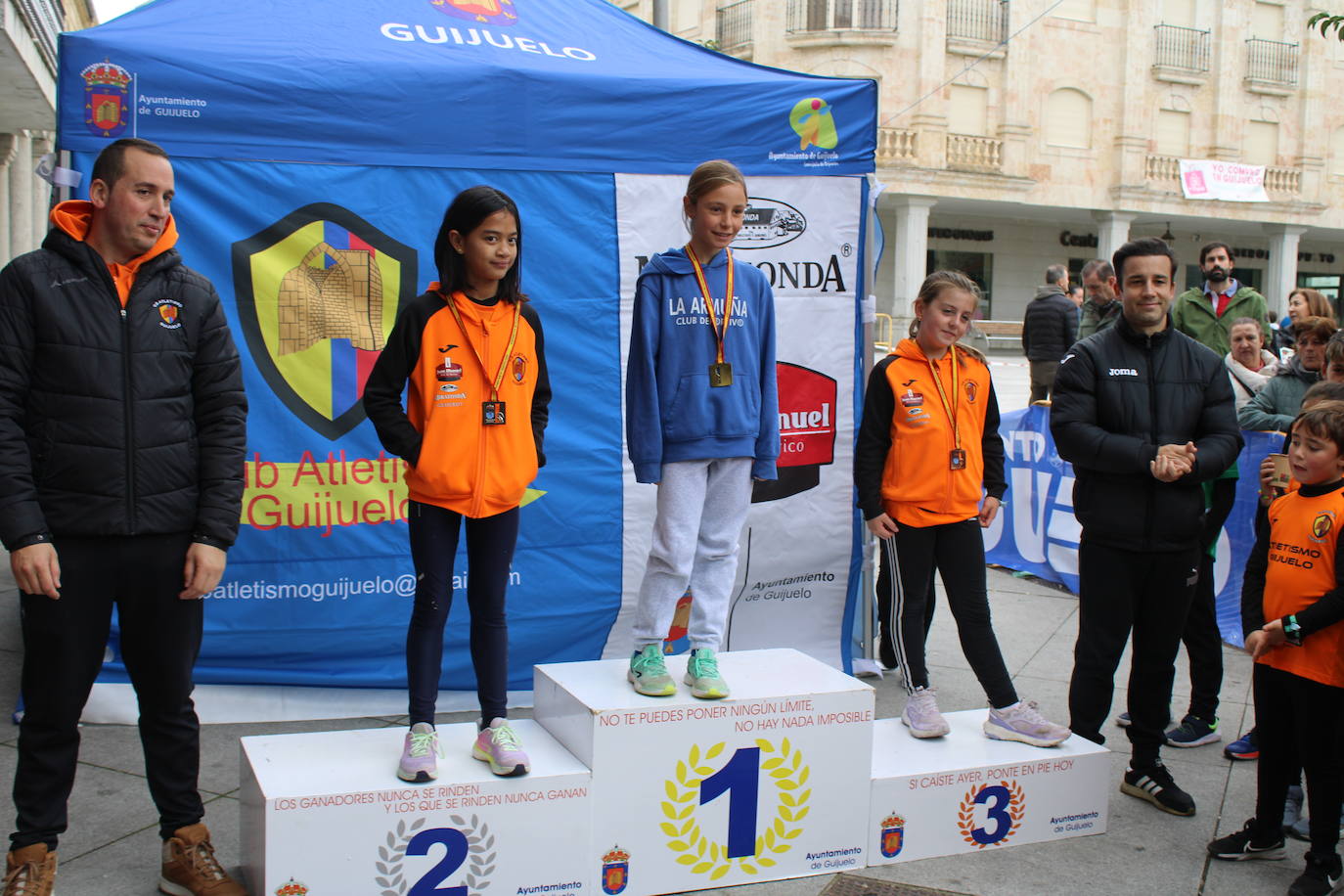 Guijuelo disfruta con su jamón velo más solidario