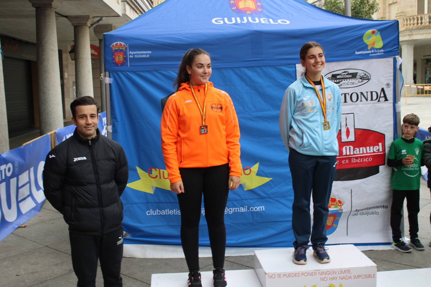 Guijuelo disfruta con su jamón velo más solidario