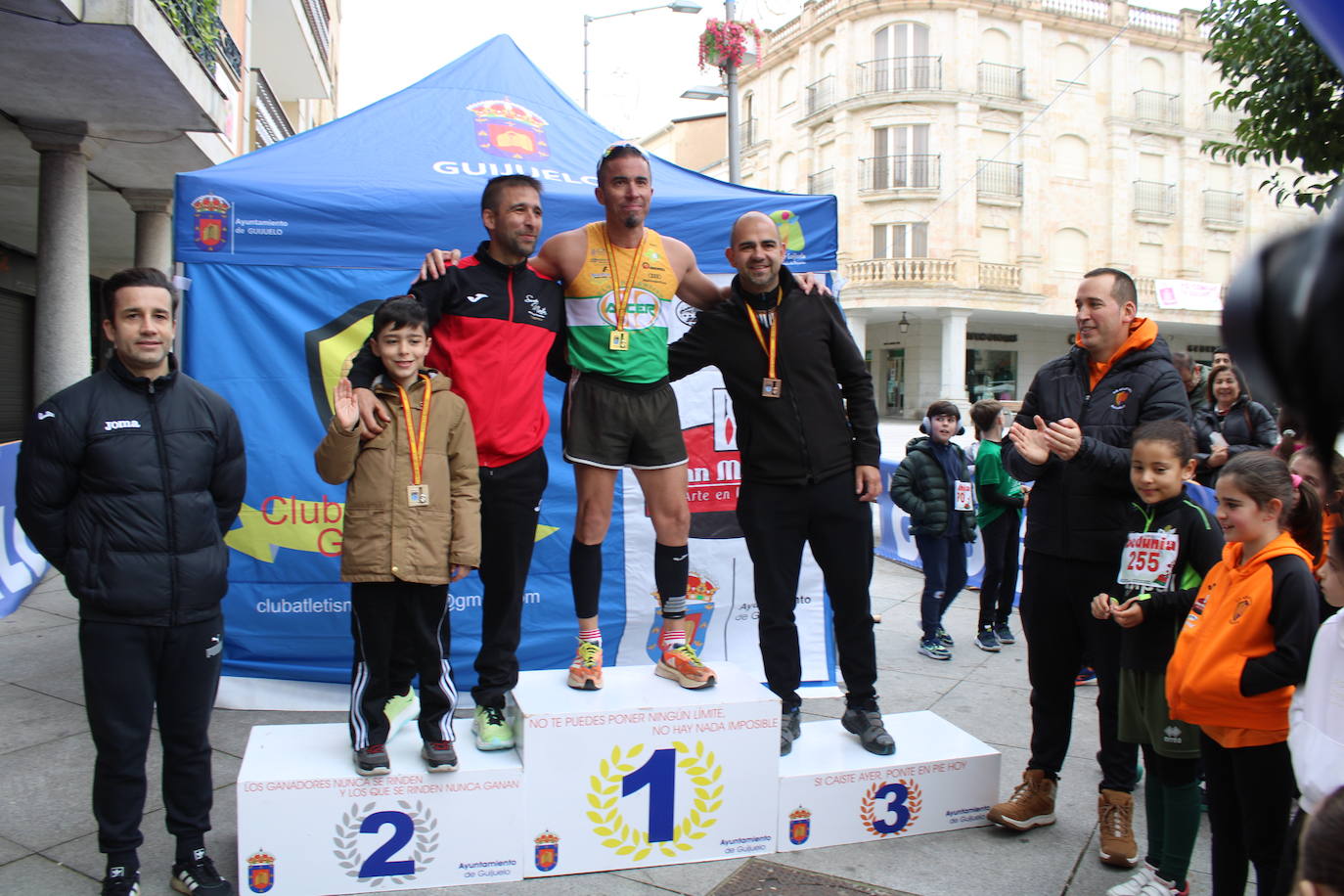 Guijuelo disfruta con su jamón velo más solidario