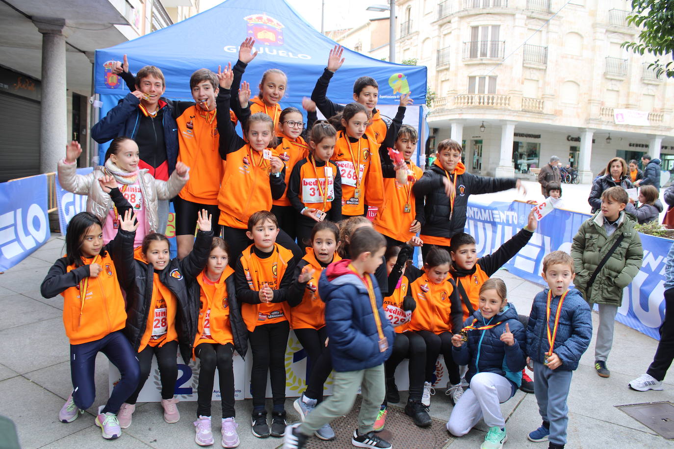 Guijuelo disfruta con su jamón velo más solidario